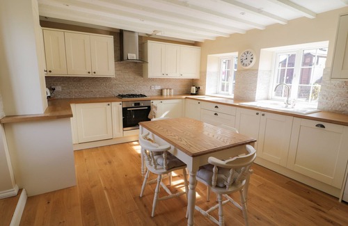 Sturton By Stow Cabaña | FARRIERS COTTAGE, pet friendly, country holiday cottage in Ingham
