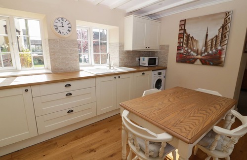 Sturton By Stow Cabaña | FARRIERS COTTAGE, pet friendly, country holiday cottage in Ingham