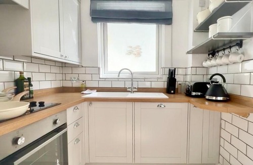 Kingsbridge Casa | Farthing Cottage…cute ‘n’ cosy!