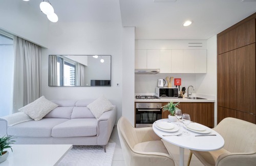 Madinat Zayed Apartamento | Fascinating 1 BR at Vera