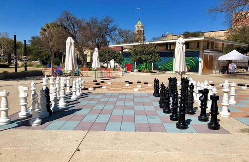 Near East Side Cabaña | Fascinating 2br/1ba Near Festive DT and Riverwalk