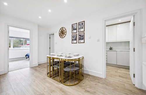 West Hendon Apartamento | Fashion is Art - 2BR - Sleeps 5 - parking