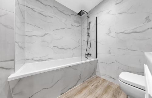 West Hendon Apartamento | Fashion is Art - 2BR - Sleeps 5 - parking