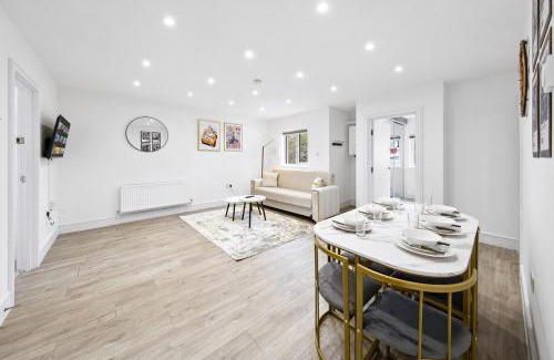 West Hendon Apartamento | Fashion is Art - 2BR - Sleeps 5 - parking