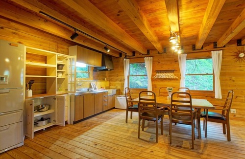 Ito Casa | Fashionable charming log house standing / Ito Shizuoka