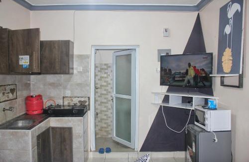 Bamburi Apartamento | Fast internet studio apartment.