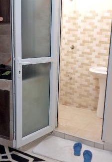 Bamburi Apartamento | Fast internet studio apartment.