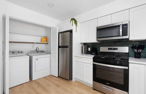 South Lamar Apartamento | Fast Wifi/Desks - SoCo/DT/Zilker - Pets Ok