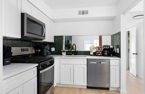 South Lamar Apartamento | Fast Wifi/Desks - SoCo/DT/Zilker - Pets Ok