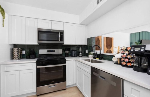 South Lamar Apartamento | Fast Wifi/Desks - SoCo/DT/Zilker - Pets Ok