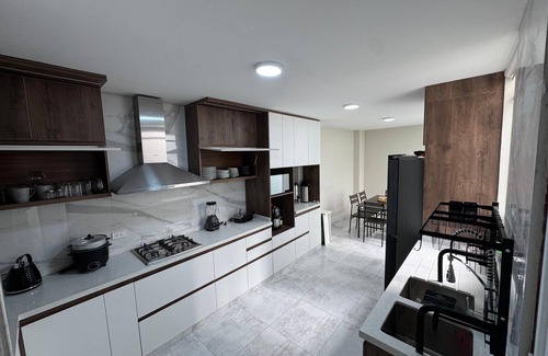 Distrito de Cerro Colorado Casa | Fast Wifi, Jacuzzi, washer & dryer, bbq, 4br, High Security, stylishly designed