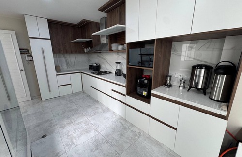 Distrito de Cerro Colorado Casa | Fast Wifi, Jacuzzi, washer & dryer, bbq, 4br, High Security, stylishly designed