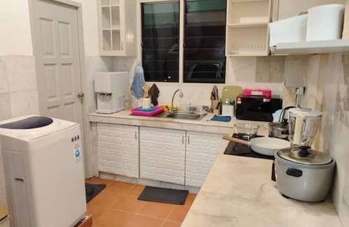 Kuah Apartamento | FAT MOM - Tropical House (FREE 1 CarPark+Netflix)