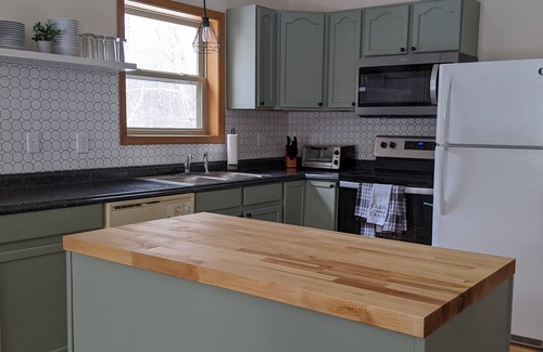 Briar Crest Woods Chalet De Esquí | Father's Day Getaway! Close to hiking, golf & Raceway!