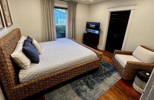 East End Cabaña | Fatherland Cottage within walking distance of popular areas in Nashville.