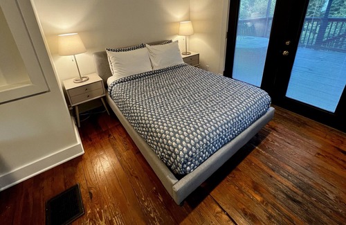 East End Cabaña | Fatherland Cottage within walking distance of popular areas in Nashville.