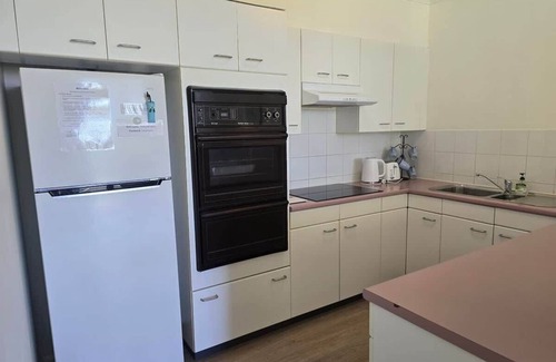 Mollymook Beach Apartamento | Fathoms 1 - Escape to Coastal Bliss