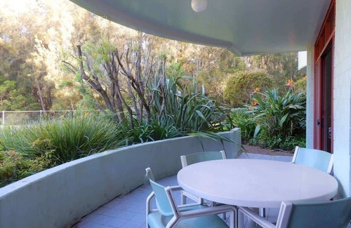 Mollymook Beach Apartamento | Fathoms 1 - Escape to Coastal Bliss