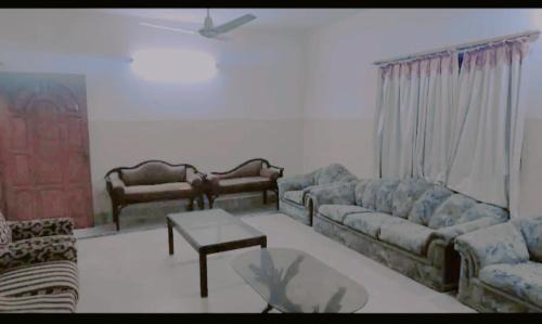 Gulshan-e-Iqbal Casa | FatMma GUEST HOUSE