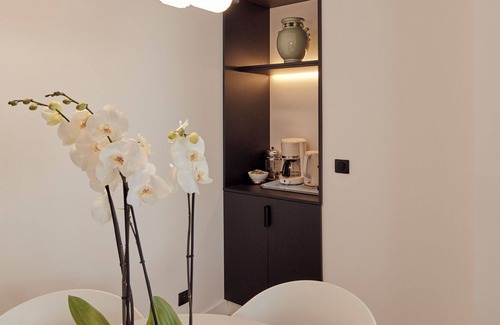 8th Arrondissement Apartamento | Faubourg / Elysées, un elegante apartamento de dos habitaciones. En la mejor zona comercial de París.