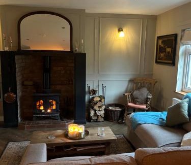 Dungannon Casa | Favour Royal Cottage - dog friendly forest escape