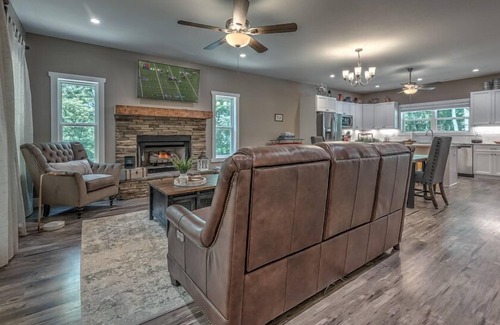 Blairsville Cabina | Fawn'd Memories - Hot Tub | Fire Pit | Gas Grill