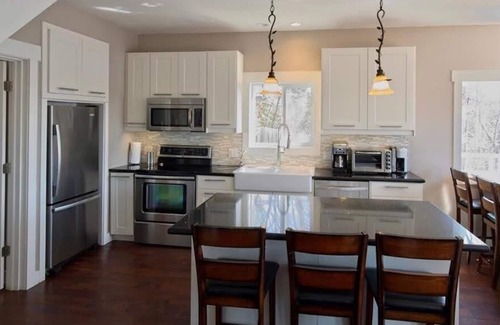 Huntsville Cabaña | Fawn Ridge Cottage: Lovely Muskoka Hillside Escape