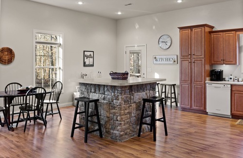 Nancy Casa | Fawn Run on Lake Cumberland