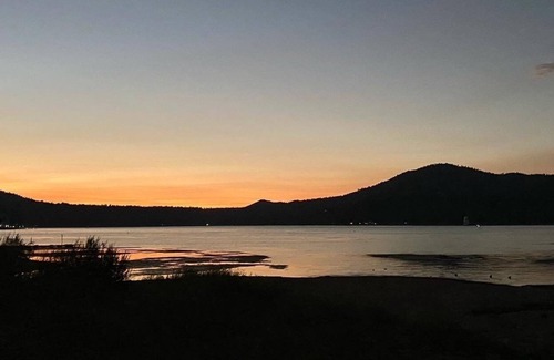 Fawnskin Cabina | Fawnskin Lakeside Cabin - Nice Cozy Duplex With Mountain Views With A Jet Tub! 1 Bedroom Cabin
