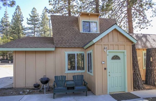Fawnskin Cabina | Fawnskin Lakeside Cabin - Nice Cozy Duplex With Mountain Views With A Jet Tub! 1 Bedroom Cabin