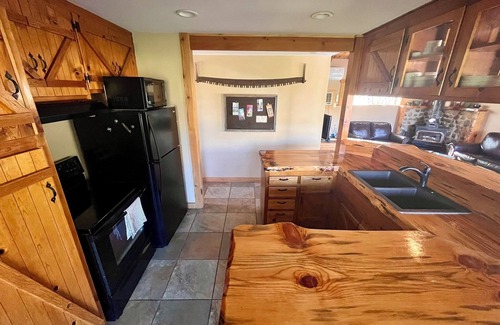 Kernville Cabina | Fay Creek Cabin: Near Lake Isabella and Kern River