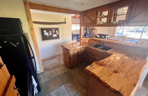 Kernville Cabina | Fay Creek Cabin: Near Lake Isabella and Kern River