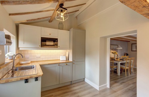 North Creake Casa | Fayette sleeps 4 (2 bedrooms), cute garden
