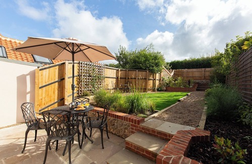 North Creake Casa | Fayette sleeps 4 (2 bedrooms), cute garden