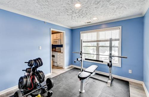 Westover Apartamento | Fayetteville Autumn Escape Lake Views and Home Gym