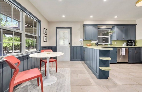 Fayetteville Casa | Fayetteville Flashback - 2 Mi to Downtown