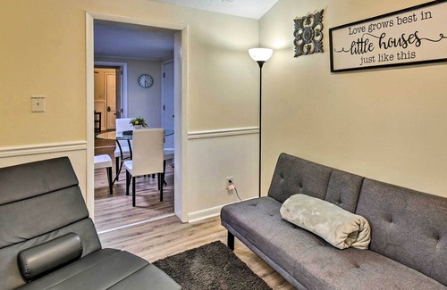 South View Casa | Fayetteville Vacation Home w/ Charcoal Grill!