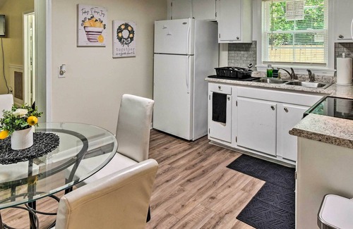 South View Casa | Fayetteville Vacation Home w/ Charcoal Grill!