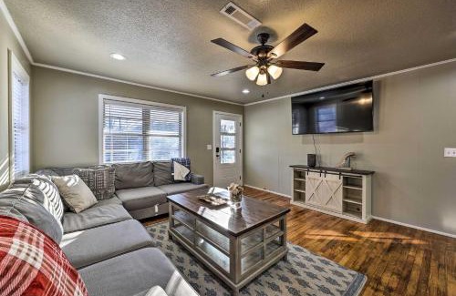 Fayetteville Casa | Fayetteville Vacation Rental - 2 Mi to Dtwn!