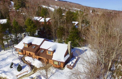 Bretton Woods Casa | FC14 Slopeside Bretton Woods cottage with AC large patio and private yard Walk to slopes