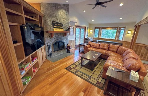 Bretton Woods Casa | FC43 Renovated cozy spacious cottage with AC air hockey wifi close to ski trails