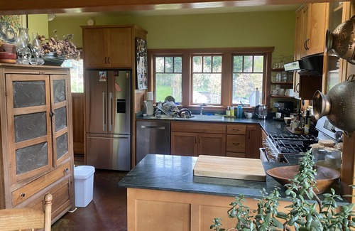 Clinton Otro | FeatherStone Farm Cottage