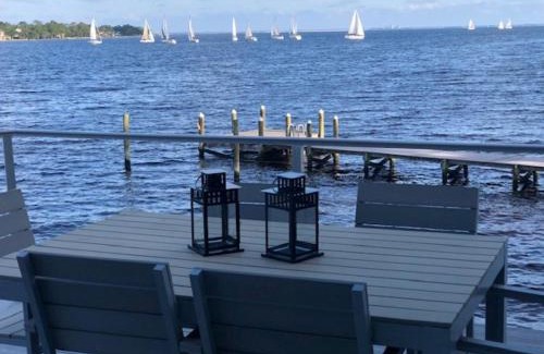 Niceville Casa | FEATURED ON HGTV'S MY LOTTERY DREAM HOME! Private dock, 15 minute boat ride to Crab Island, 20 minute drive to Destin, Pet Friendly