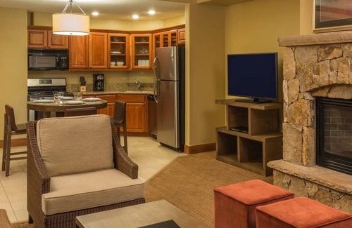 Four O'Clock Cabina | Feb. 10-17 Best in Breck. Hilton Valdoro. 2 BR, 2 Bath. Pvt deck and hot tub