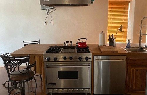 Ohkay Owingeh Casa | Exquisito Adobe, privado pero cercano a todo.