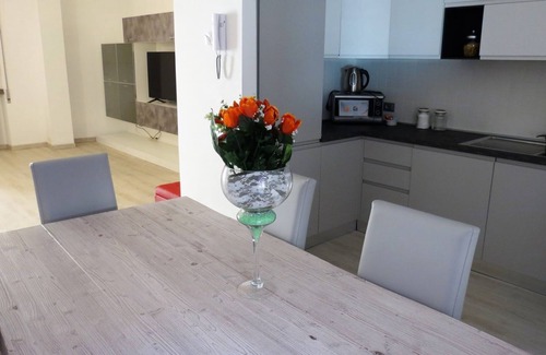 Lovere Old Town Apartamento | Apartamento nuevo en el centro histórico con garaje privado.