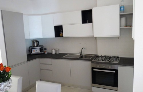 Lovere Old Town Apartamento | Apartamento nuevo en el centro histórico con garaje privado.