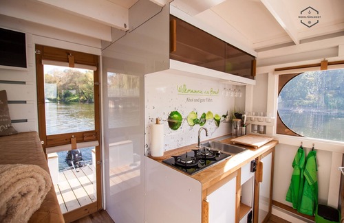 Bad Saarow Cabina | Feel-good boat DELFIN in Bad Saarow (mooring) - Feel-good boat houseboat vacation