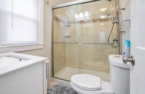 West Hyattsville Casa | Feel Good Home, Kingbed, Free parking, Backyard