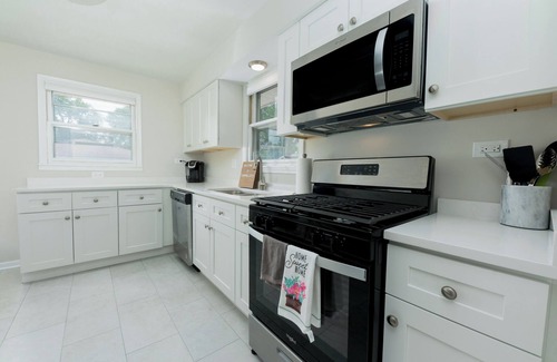 Wheaton Casa | Feel good, live well in this cozy Wheaton 3 bedroom!